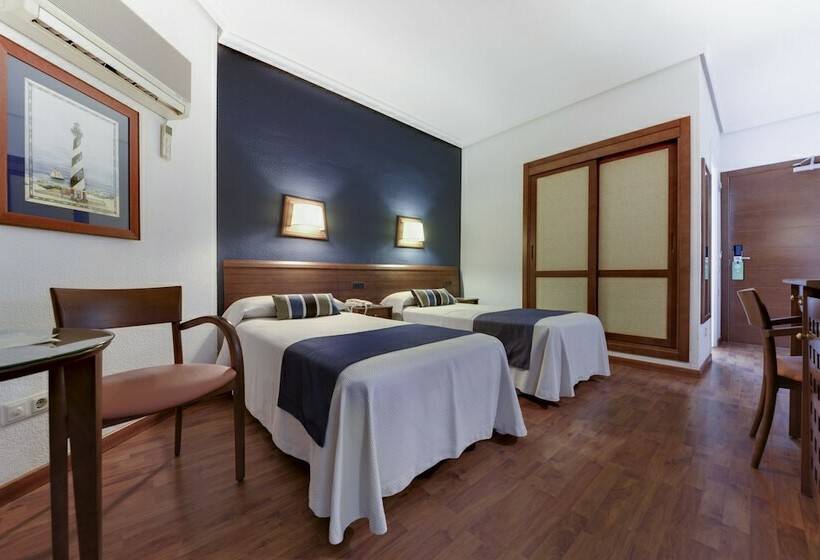 带海景标准四人间, Puertobahia & Spa