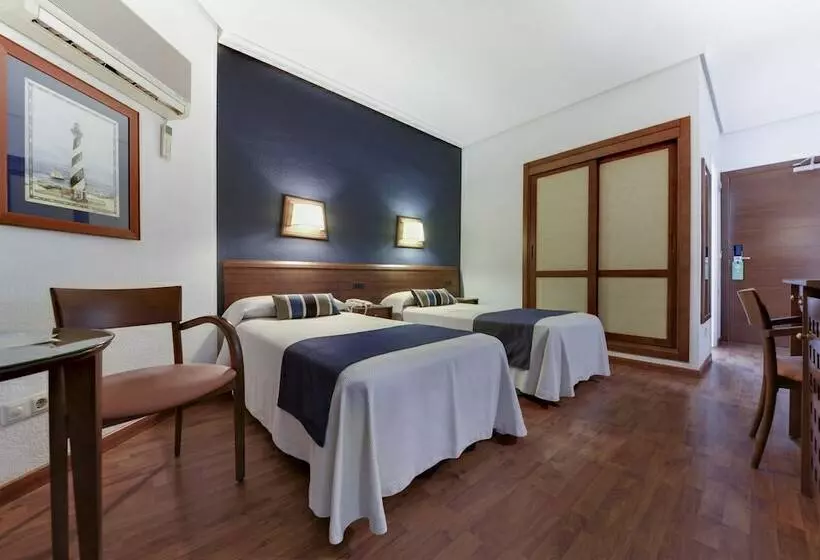 اتاق استاندارد چهار تخته با چشم‌انداز دریا, Puertobahia & Spa