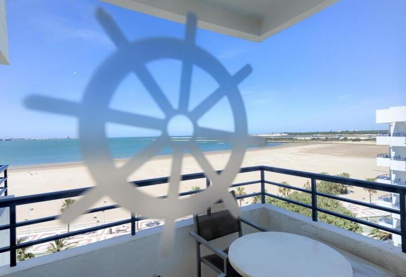 带海景标准四人间, Puertobahia & Spa