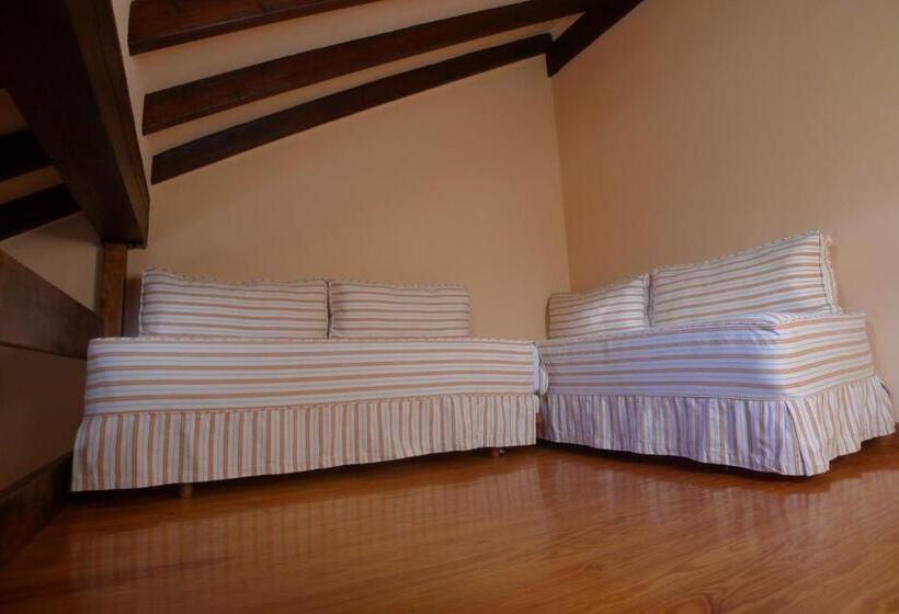 标准三人间, Rebeco