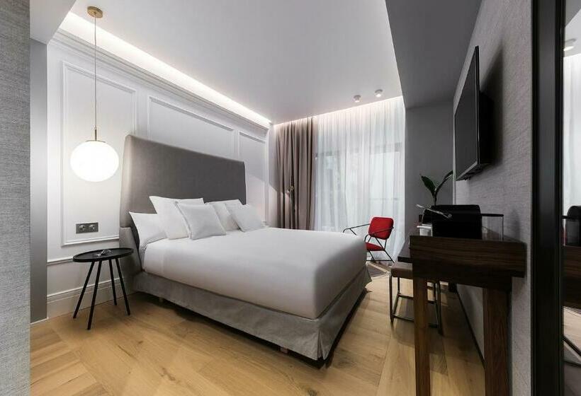 اتاق اکونومی, Riazor