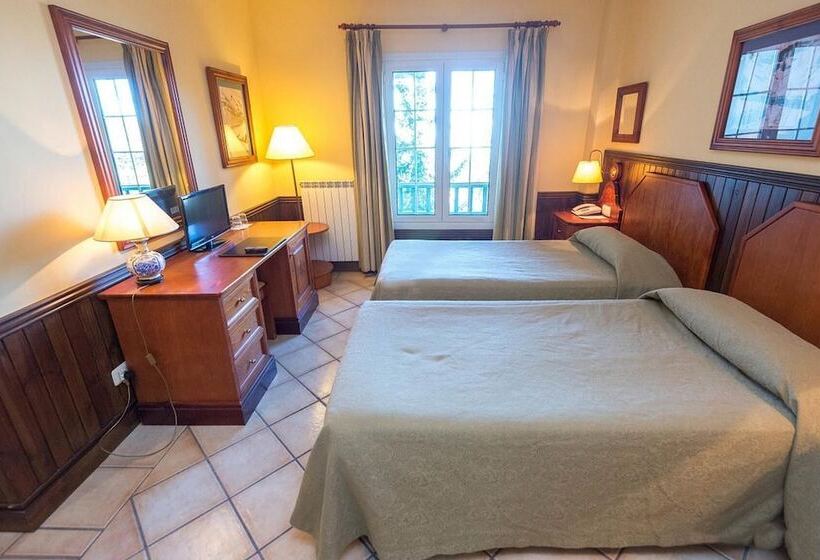 غرفة قياسية ثلاثية, The Mountains