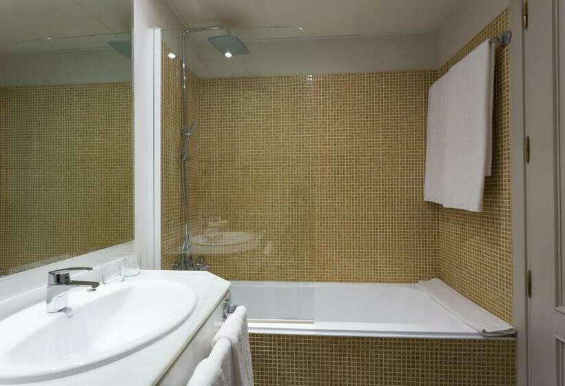 اتاق استاندارد سه نفره, DWO Urban Granada