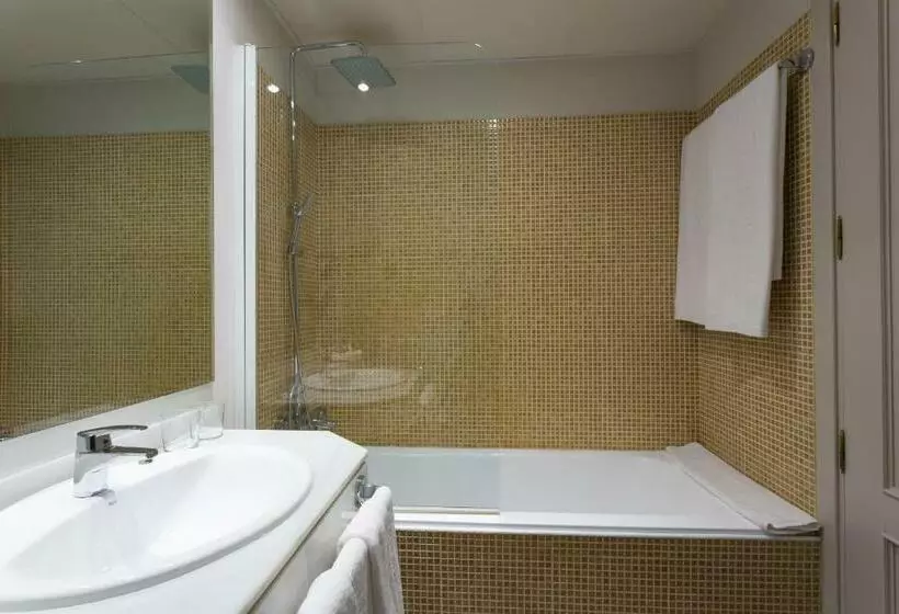 اتاق استاندارد سه نفره, DWO Urban Granada