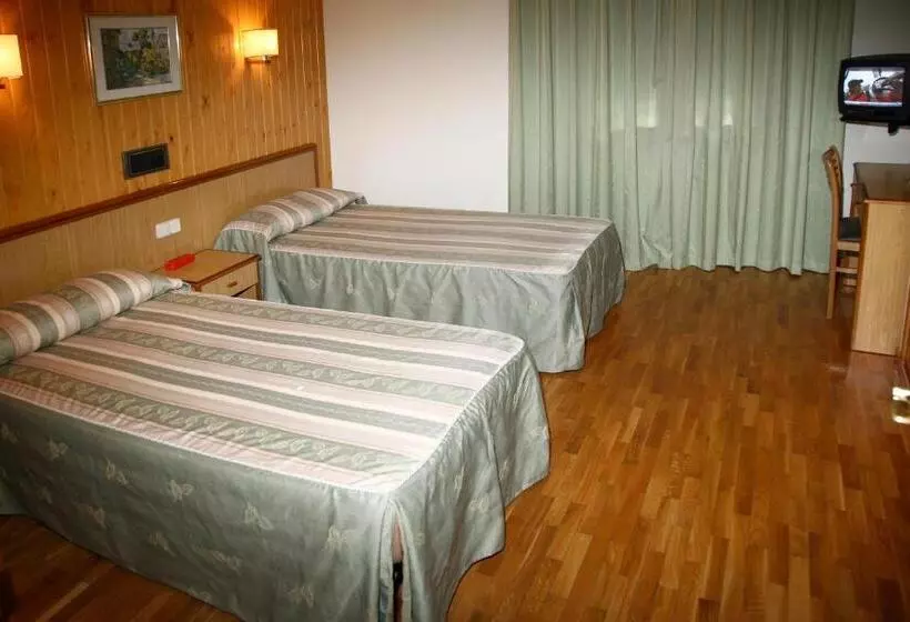 Standard Kolmen Hengen Huone, Villa De Canfranc
