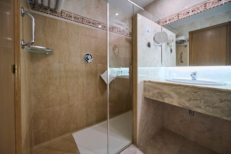 패밀리 룸, Albret