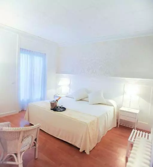 اتاق پرمیوم, Balneario De Leana