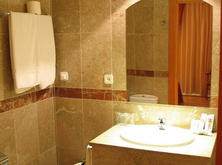 اتاق استاندارد سه نفره, Central Caravaca