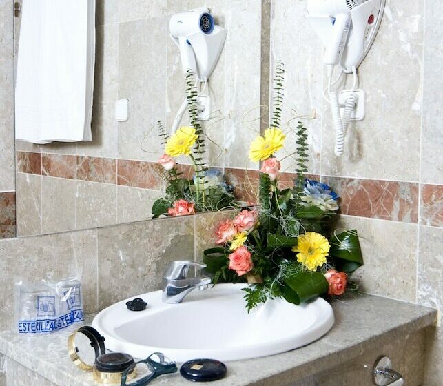 اتاق استاندارد سه نفره, Central Caravaca