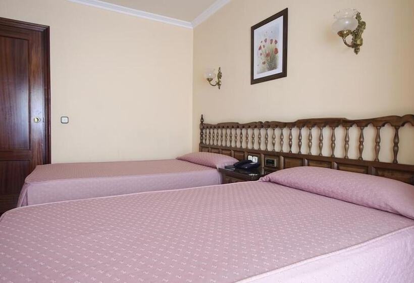 חדר סטנדרט לשלושה, City Express Comercio