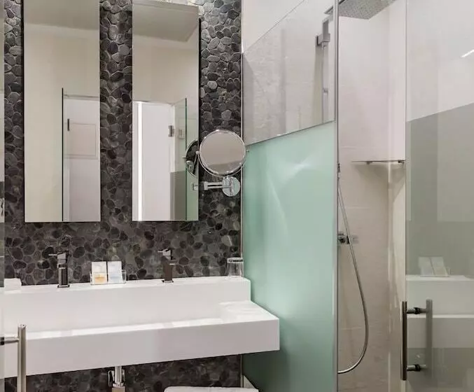 اتاق استاندارد سه نفره, Francisco I Boutique