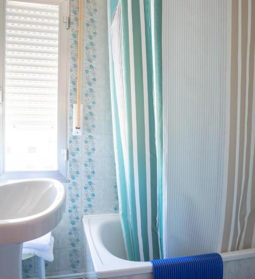 غرفة قياسية, Leal La Sirena