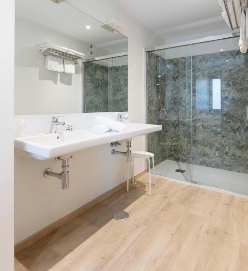 غرفة عائلية, Leal La Sirena