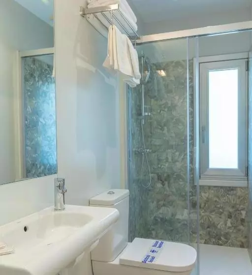اتاق سوپریور خانوادگی, Leal La Sirena