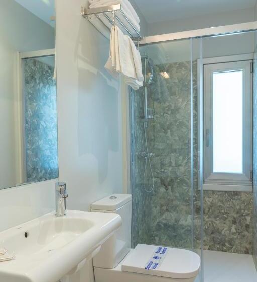 غرفة سوبيريور ثلاثية, Leal La Sirena