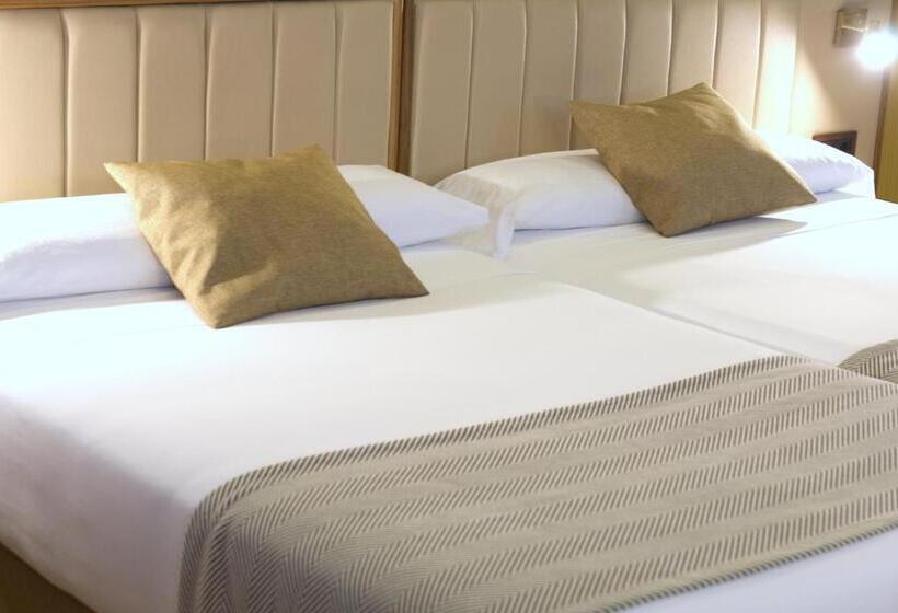 اتاق استاندارد سه نفره, Hospedium Hotel Los Condes