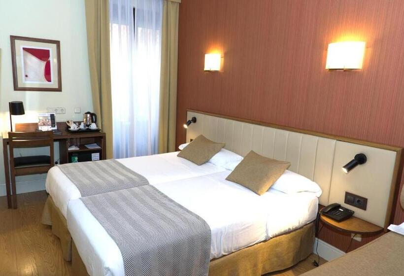 اتاق استاندارد سه نفره, Hospedium Hotel Los Condes