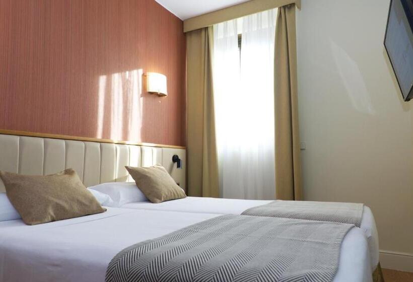 Habitación Triple Estándar, Hospedium Hotel Los Condes