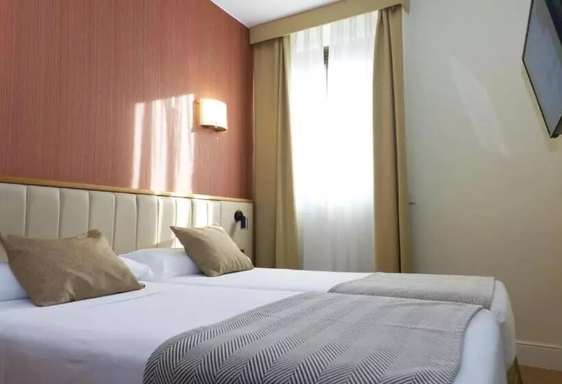 اتاق استاندارد سه نفره, Hospedium Hotel Los Condes