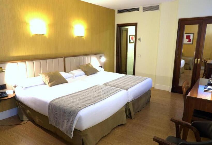 اتاق استاندارد سه نفره, Hospedium Hotel Los Condes