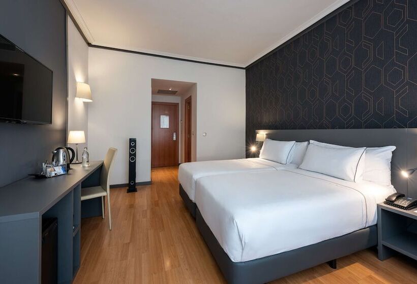 Quarto Premium, Madrid Plaza De España, Affiliated By Meliá