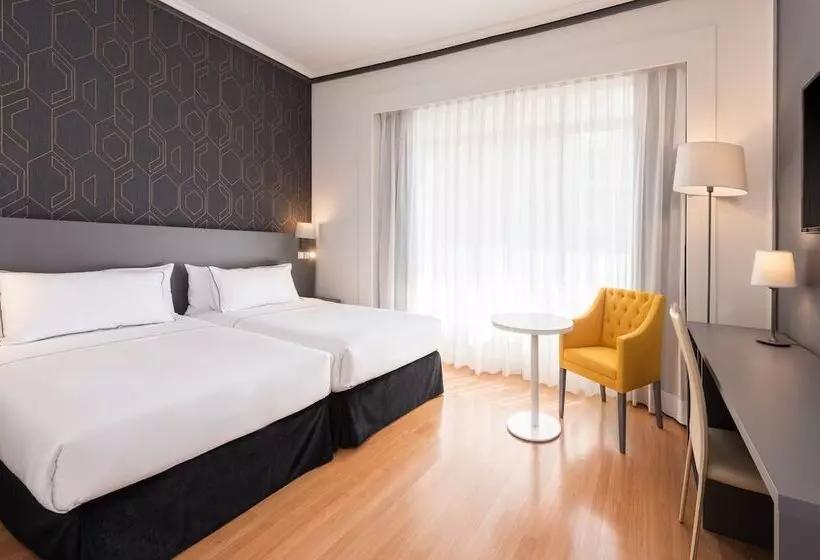 اتاق استاندارد سه نفره, Madrid Plaza De España, Affiliated By Meliá
