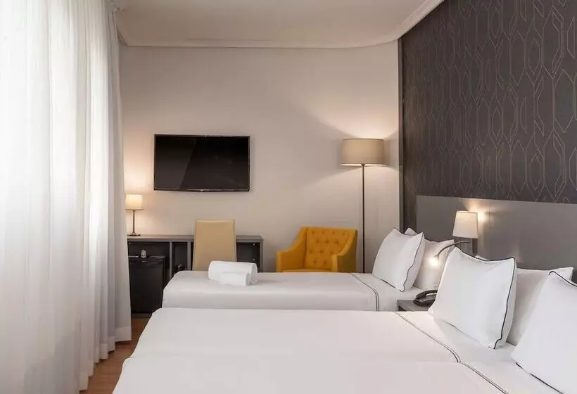 اتاق استاندارد سه نفره, Madrid Plaza De España, Affiliated By Meliá