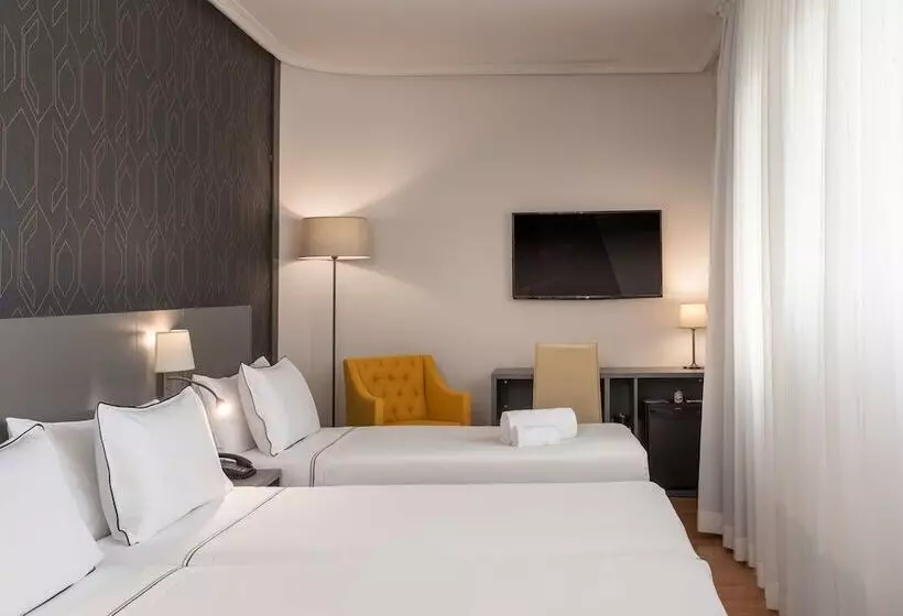 اتاق استاندارد سه نفره, Madrid Plaza De España, Affiliated By Meliá