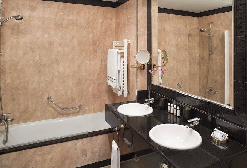 اتاق پرمیوم, Melia Barajas