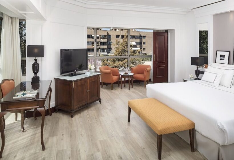 سوییت, Melia Barajas