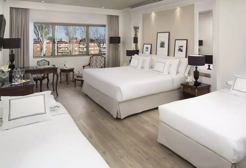 اتاق استاندارد سه نفره, Melia Barajas