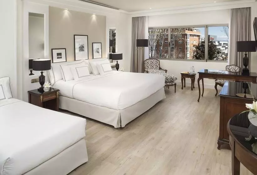اتاق استاندارد سه نفره, Melia Barajas