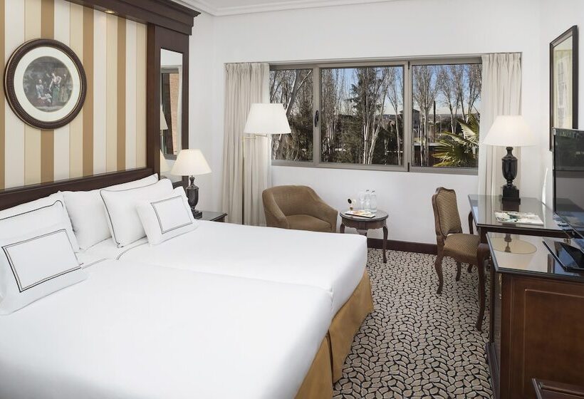 اتاق سوپریور با چشمانداز استخر, Melia Barajas