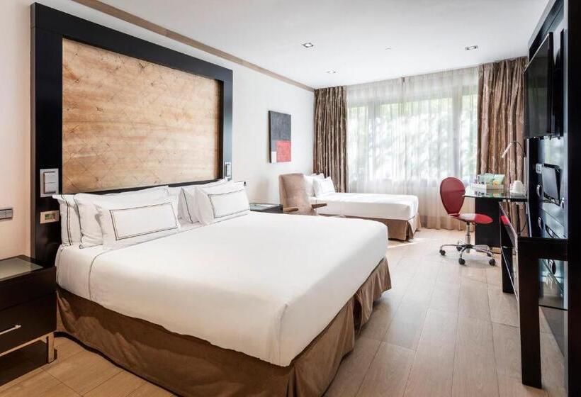 3-Bett-Standardzimmer, Melia Madrid Princesa