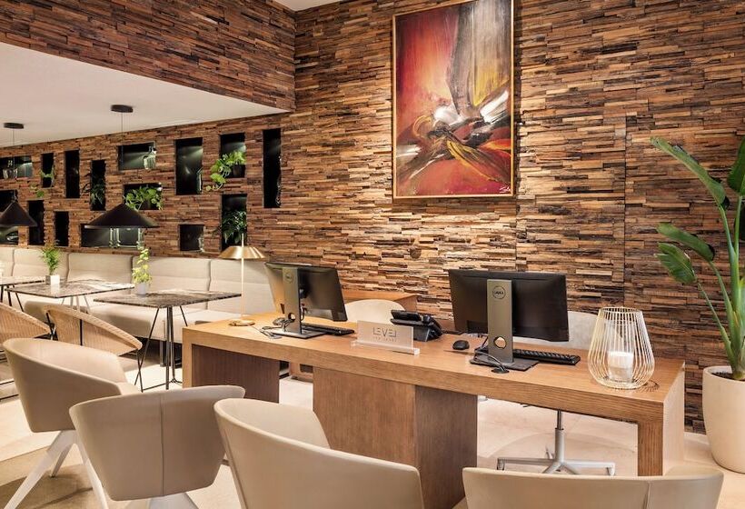 سوییت جونیور, Melia Madrid Princesa