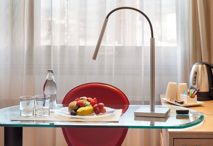 3-Bett-Standardzimmer, Melia Madrid Princesa