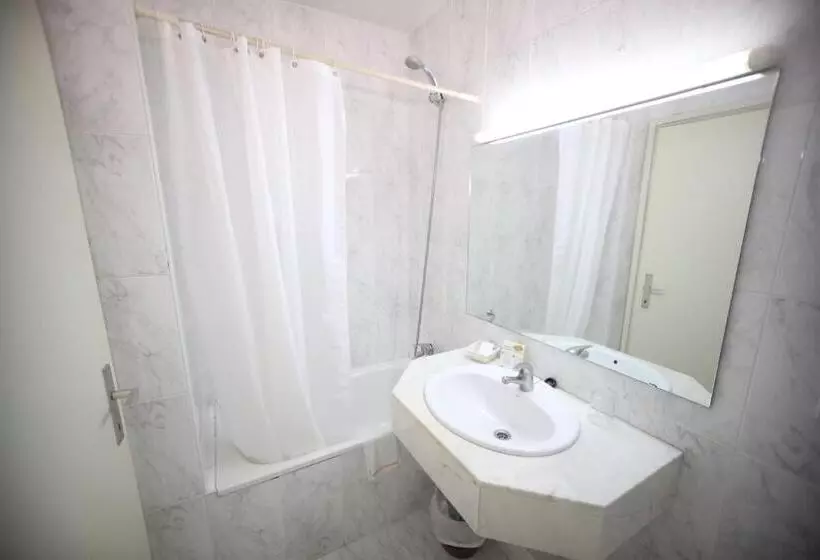Economy Single Room, Pintor Marsà