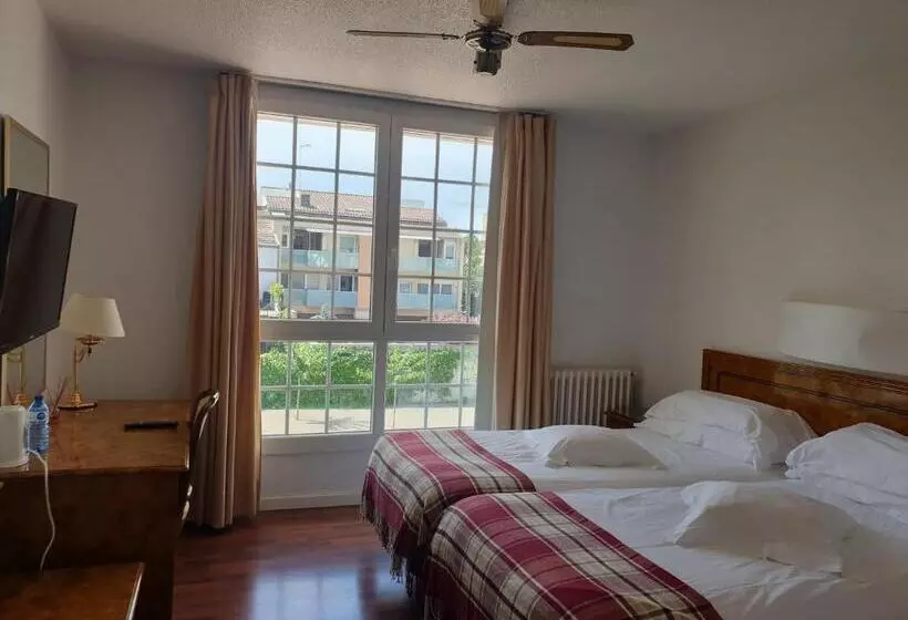 Economy Quadruple Room, Pintor Marsà