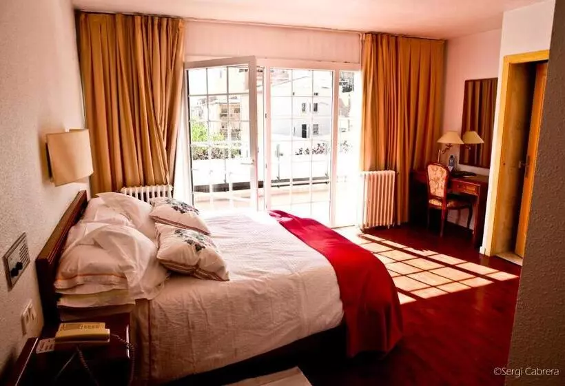 Economy Quadruple Room, Pintor Marsà
