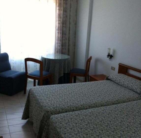 غرفة قياسية مطلّة علي البحر, Pinzon