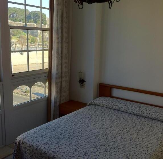 غرفة قياسية مطلّة علي البحر, Pinzon