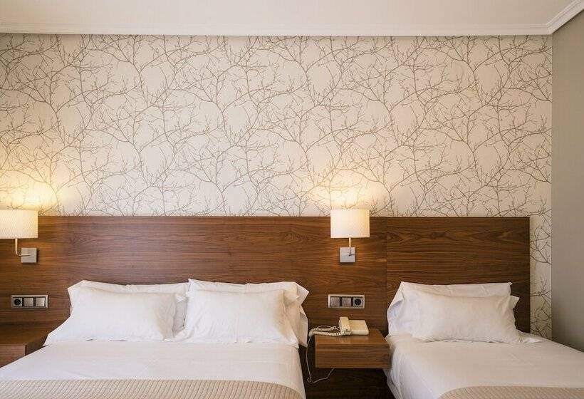 اتاق استاندارد سه نفره, Piramide