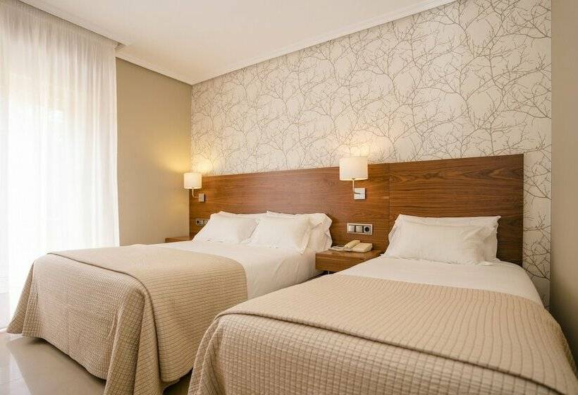 اتاق استاندارد سه نفره, Piramide