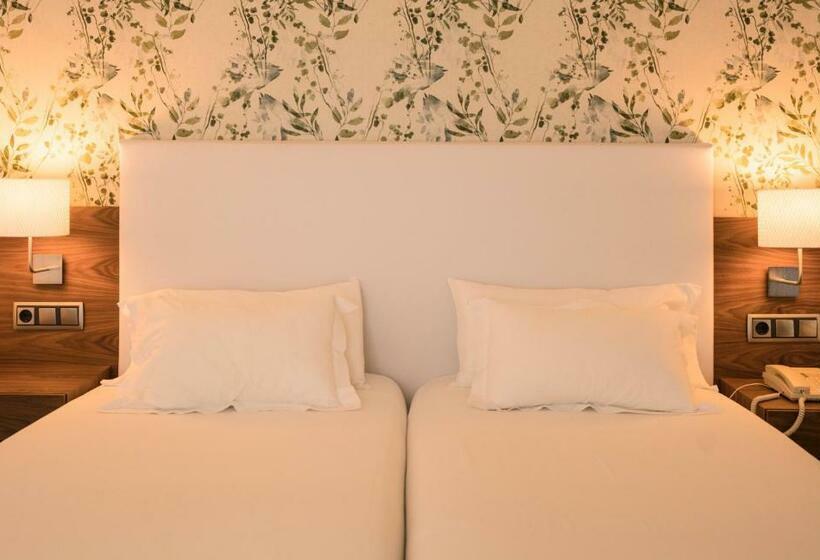 اتاق خانوادگی, Piramide