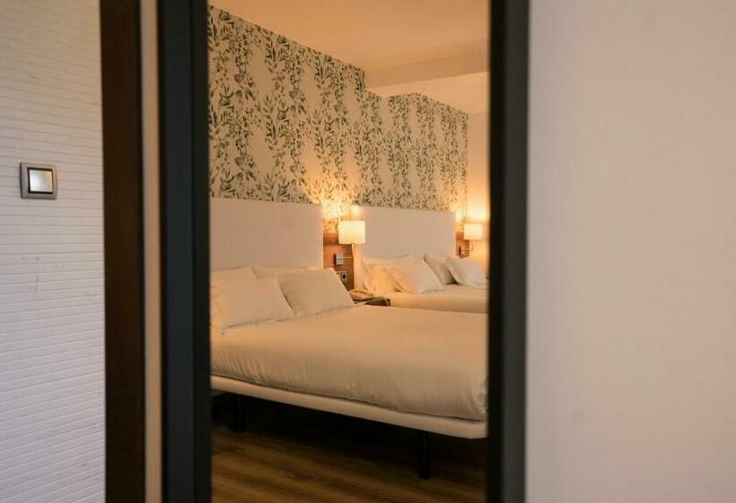 اتاق خانوادگی, Piramide