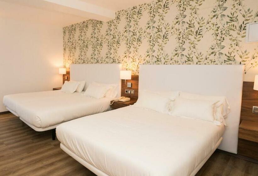 اتاق خانوادگی, Piramide