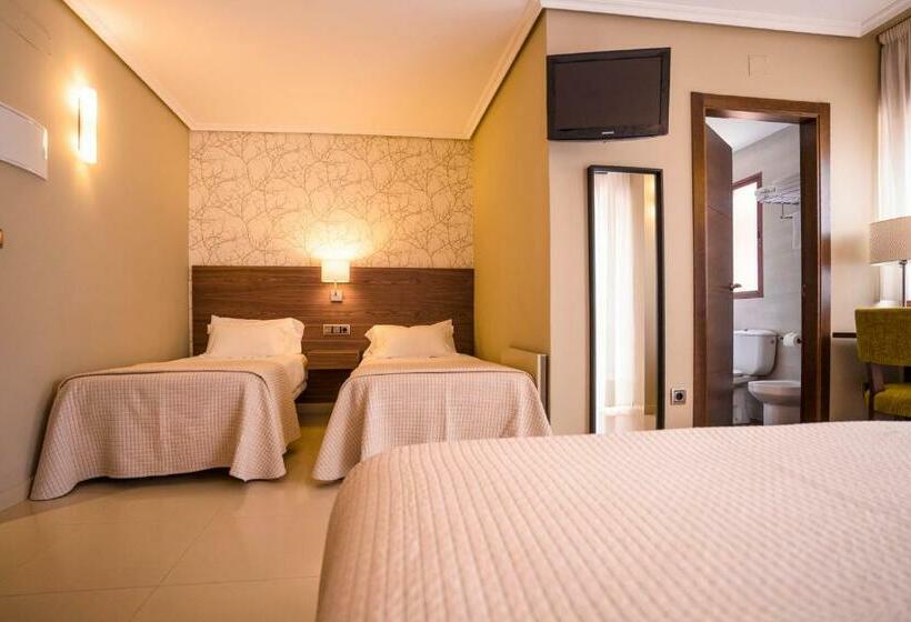 اتاق خانوادگی, Piramide