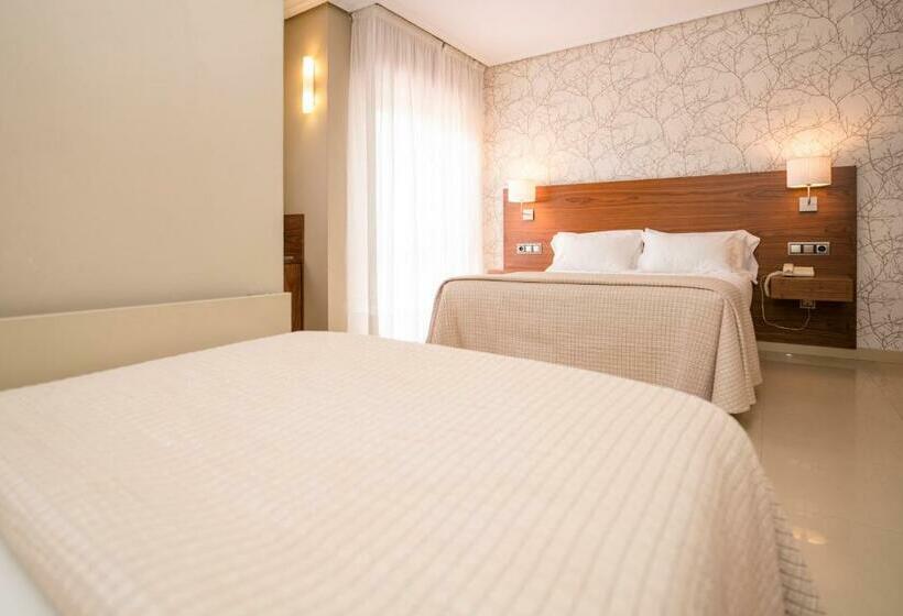 اتاق خانوادگی, Piramide