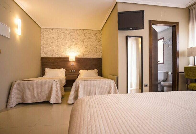 اتاق خانوادگی, Piramide