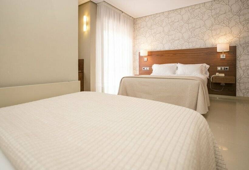 اتاق خانوادگی, Piramide